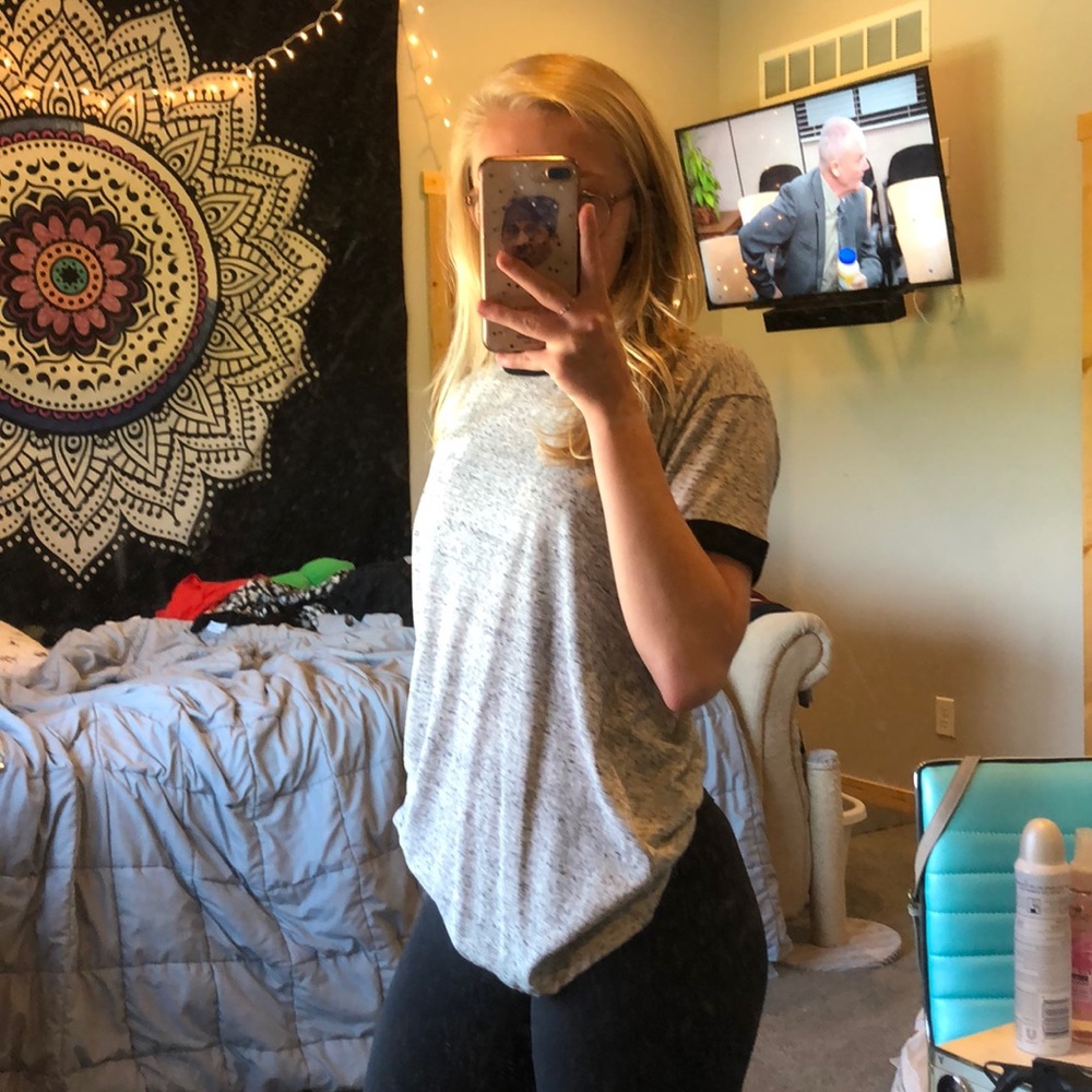 grey PINK t-shirt - Picture 2 of 2